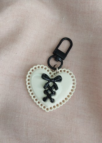 Dantel Detaylı Gotik Kalp Anahtarlık - Görsel 3