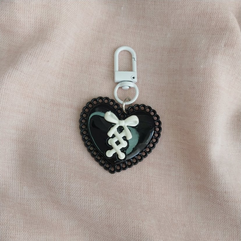 Dantel Detaylı Gotik Kalp Anahtarlık - Görsel 5