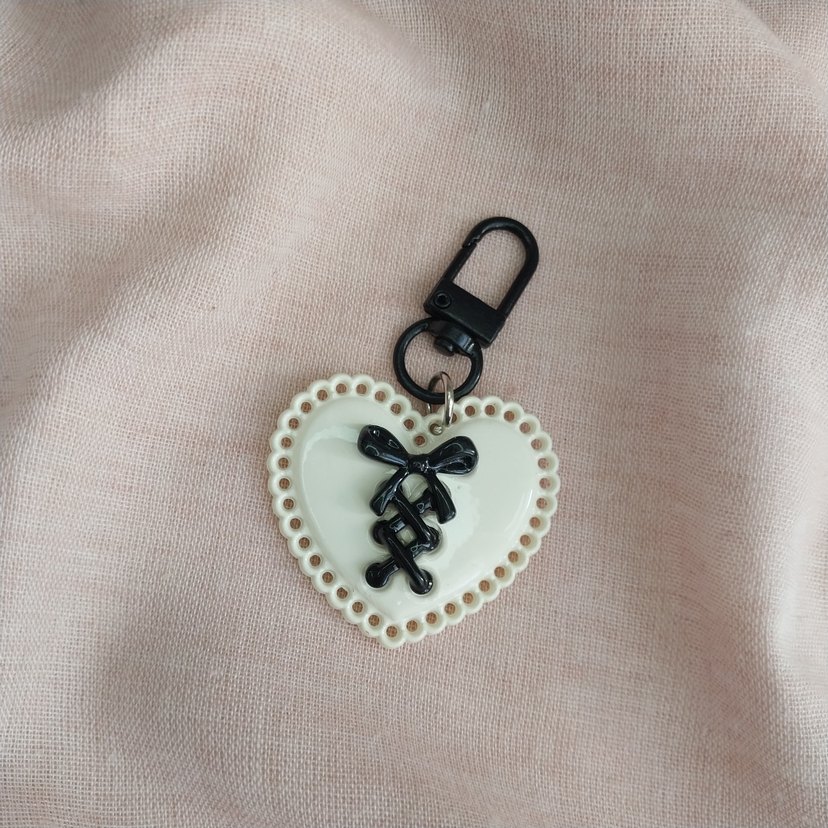 Dantel Detaylı Gotik Kalp Anahtarlık - Görsel 3