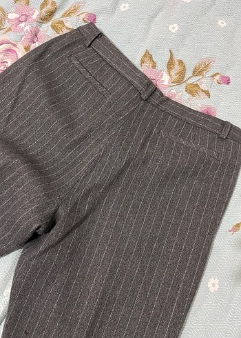 Düğmeli Gri Beyaz Çizgili içi aşağı kadar astarlı Kumaş Pantolon - Görsel 4