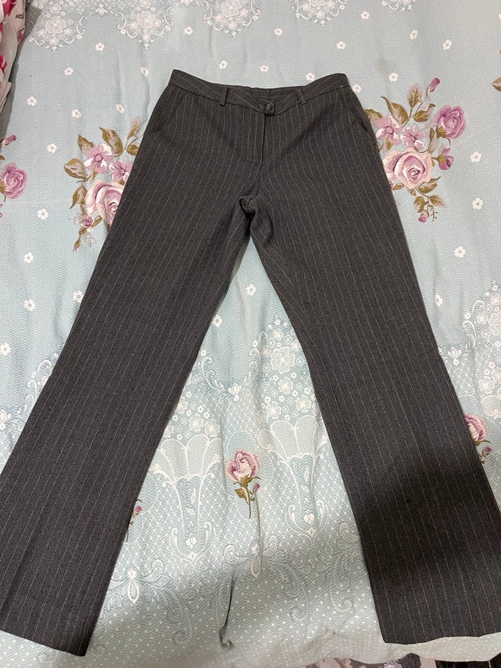 Düğmeli Gri Beyaz Çizgili içi aşağı kadar astarlı Kumaş Pantolon - Görsel 3