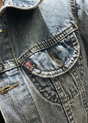 GUESS Kadın Düğmeli Eskitilmiş Denim kot Ceket - Görsel 4