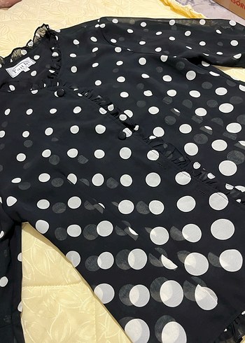 Puantiye Desenli Siyah V Yaka Kadın Gömlek - Görsel 3