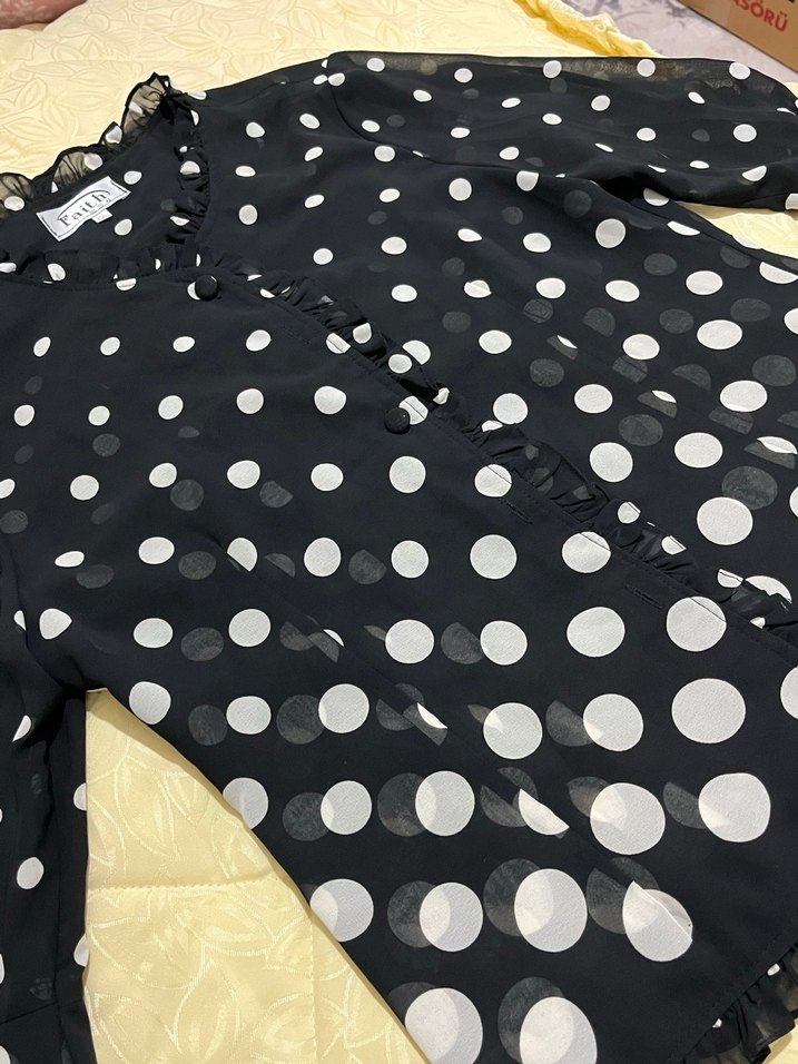 Puantiye Desenli Siyah V Yaka Kadın Gömlek - Görsel 3