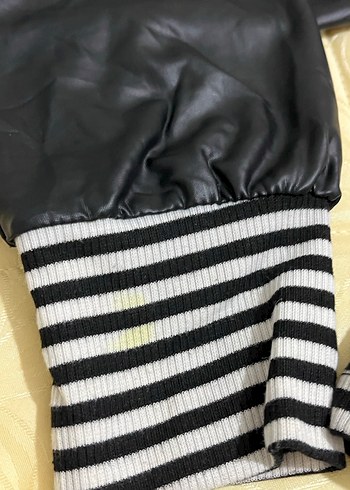 Deri Kollu Siyah Beyaz Çizgili Balıkçı Yaka Bluz - Görsel 9