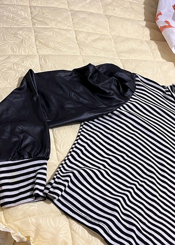 Deri Kollu Siyah Beyaz Çizgili Balıkçı Yaka Bluz - Görsel 6