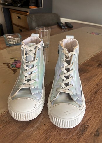 33 Beden Beyaz Parlak Bağcıklı Platform çocuk Sneakers