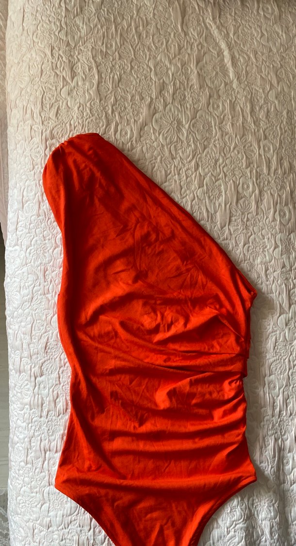 Büzgülü kadın çıtçıtlı body - Görsel 2