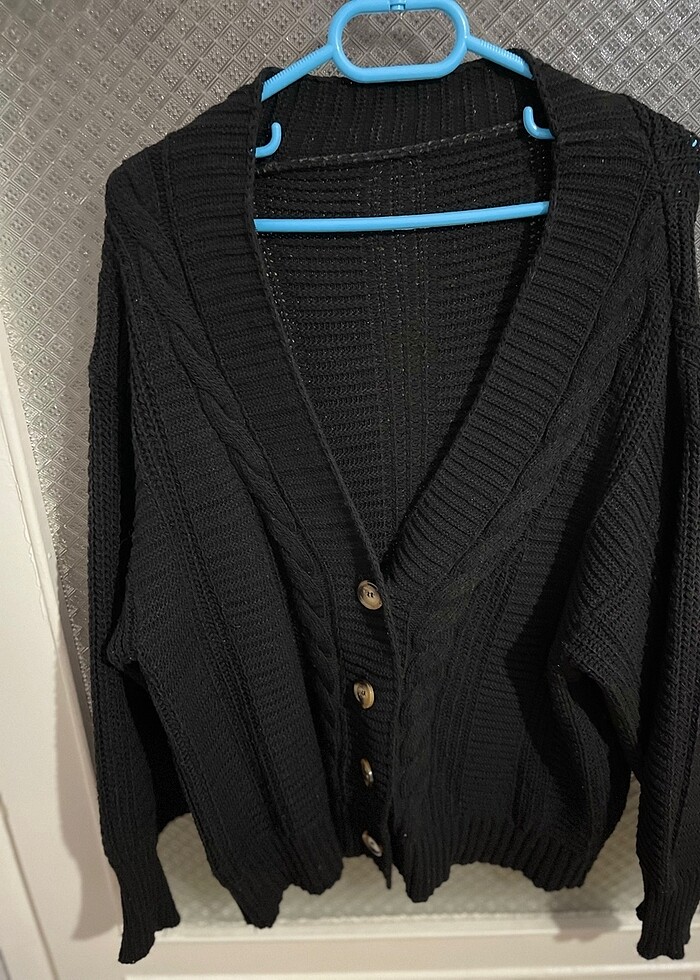 SİYAH YUMUŞACIK HIRKA - Görsel 2