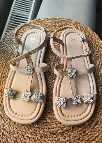 zara taşlı sandalet