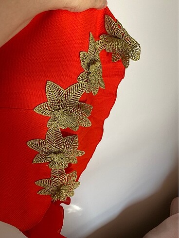 40 Beden kırmızı Renk Roman narçiçeği elbise