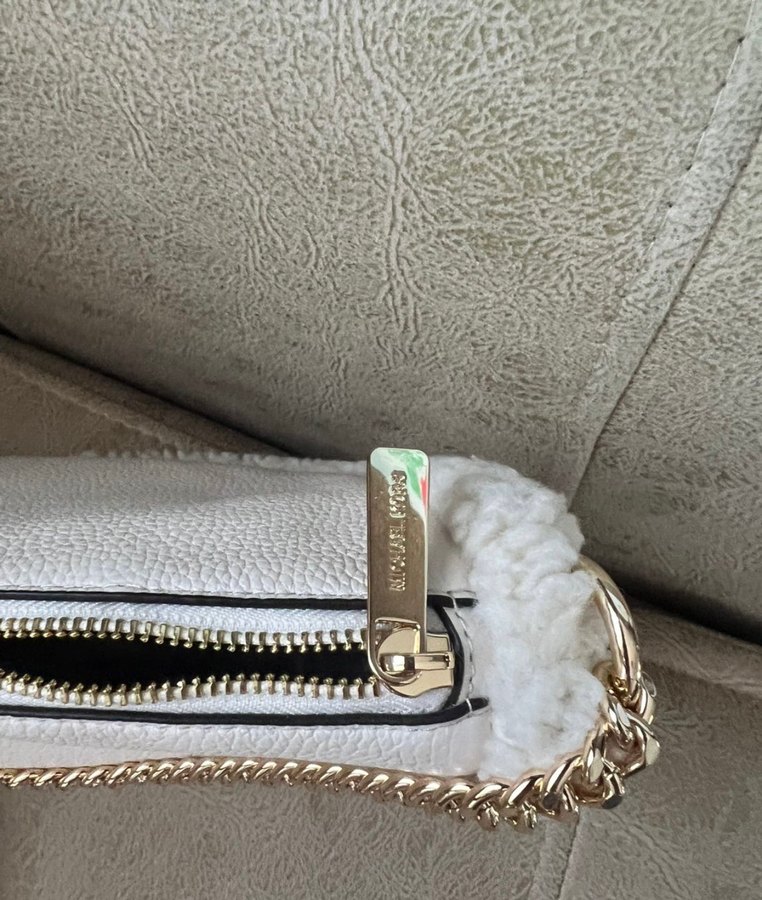 Zincir Detaylı Beyaz Deri Kadın Çanta - Görsel 5