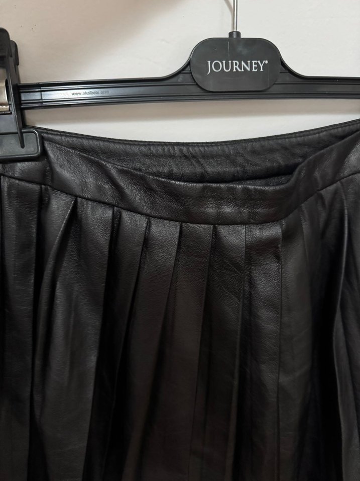 Siyah Deri Pilili Mini Etek - Görsel 2