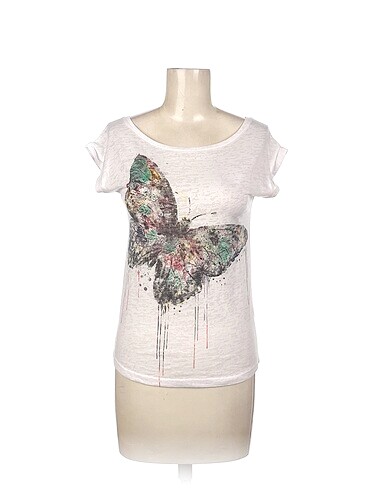 Bershka T-shirt %70 İndirimli.