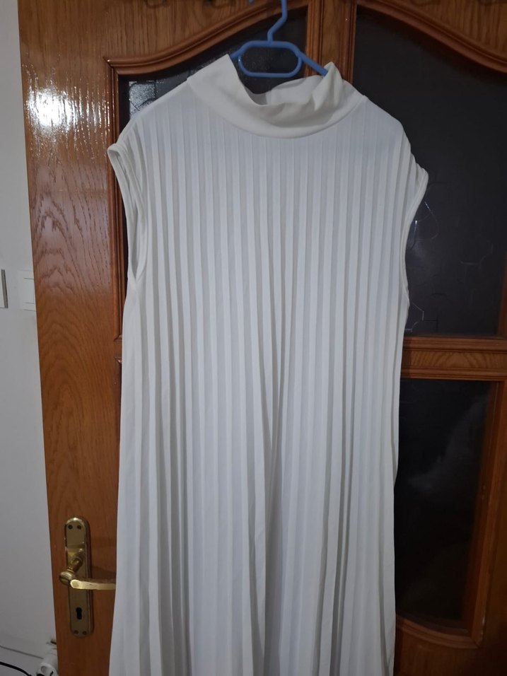 Kadın Beyaz Piliseli Uzun Elbise - Görsel 2