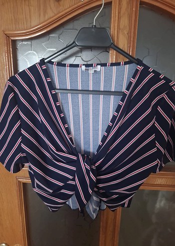 V Yaka Çizgili Kısa Bluz bağlamalı - Görsel 2