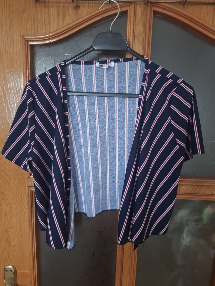 V Yaka Çizgili Kısa Bluz bağlamalı - Görsel 4