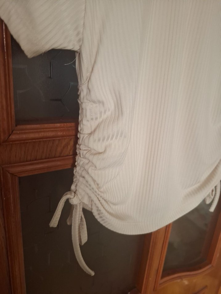 Bej Kısa Kollu Pilili Kadın Tişört - Görsel 5