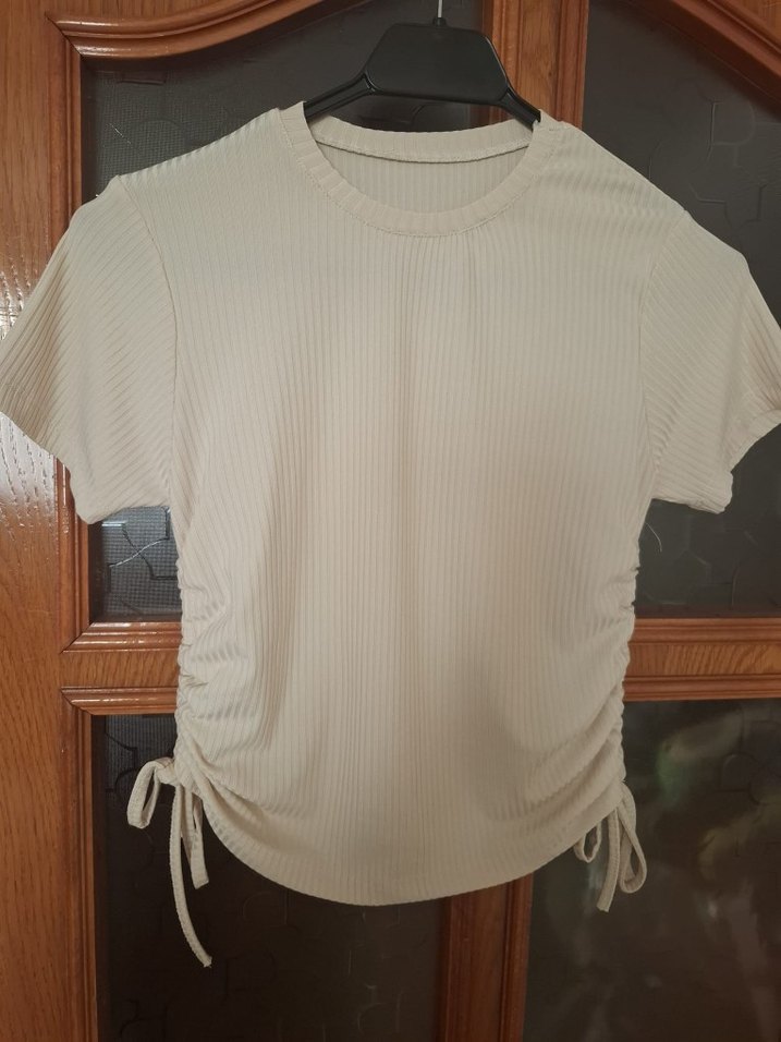 Bej Kısa Kollu Pilili Kadın Tişört - Görsel 4