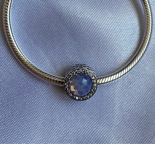 Pandora pandora charm