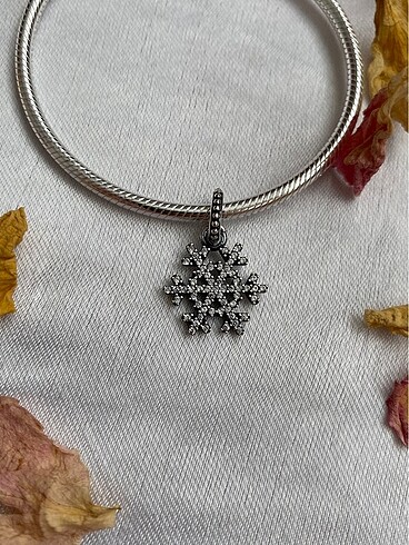  Beden Buz Kristali Charm