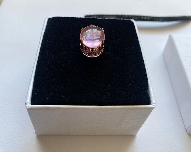 Pandora pandora charm