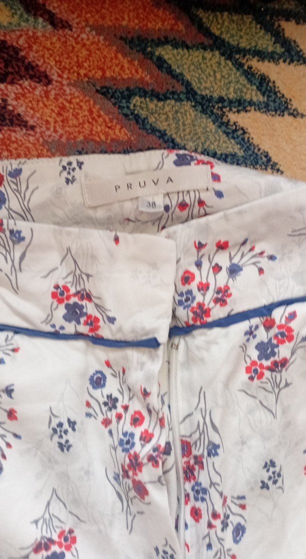 Kadın Beyaz Pamuklu Çiçek Desenli Bol Kesim Pantolon - Görsel 2