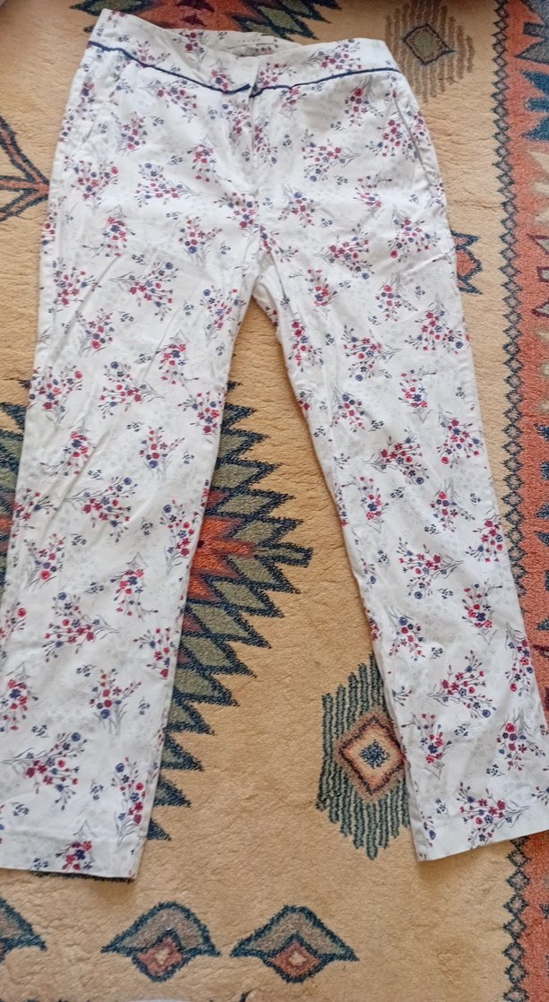 Kadın Beyaz Pamuklu Çiçek Desenli Bol Kesim Pantolon - Görsel 3