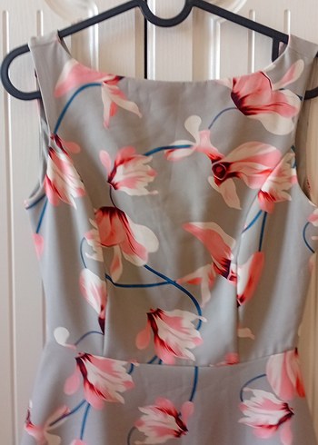 Gri Çiçek Desenli Straplez Midi Elbise - Görsel 2