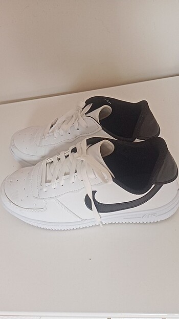 40 Beden beyaz Renk bir kere kullanilmis nike airforce