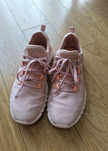 Under Armour yürüyüş ayakkabısı