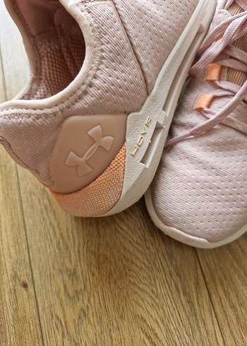 38 Beden Under Armour yürüyüş ayakkabısı