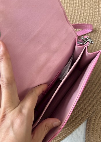 Bershka Zincir Detaylı Pembe Yılan Derisi Desenli Deri Çanta