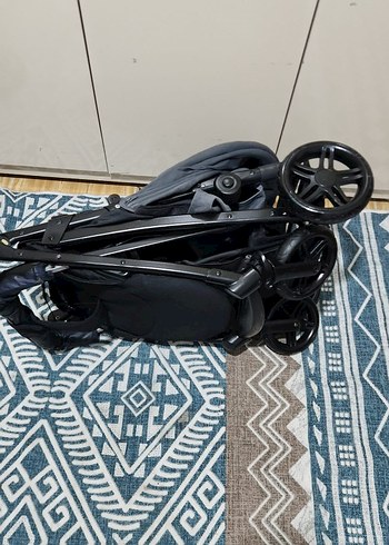 Gri Bebek Arabası Katlanabilir ve Hafif - Görsel 4