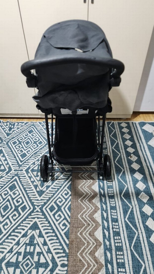 Gri Bebek Arabası Katlanabilir ve Hafif - Görsel 3