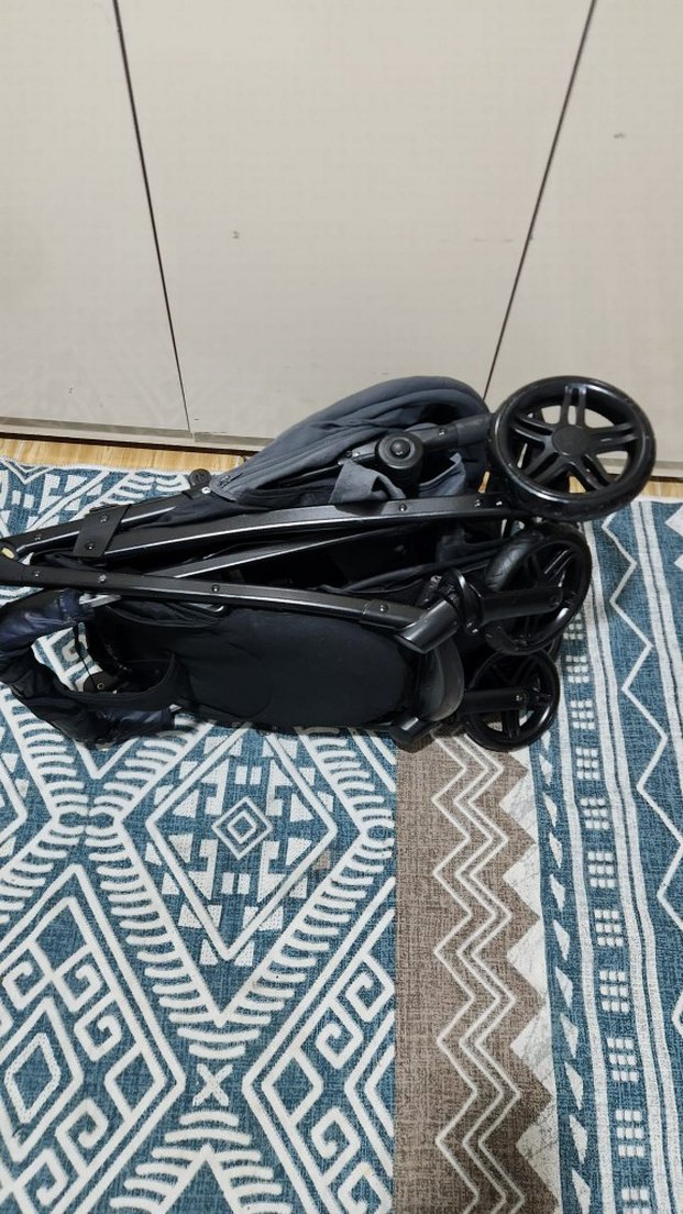 Gri Bebek Arabası Katlanabilir ve Hafif - Görsel 4