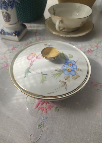 Pastel Çiçek Desenli Kapaklı Porselen şekerlik