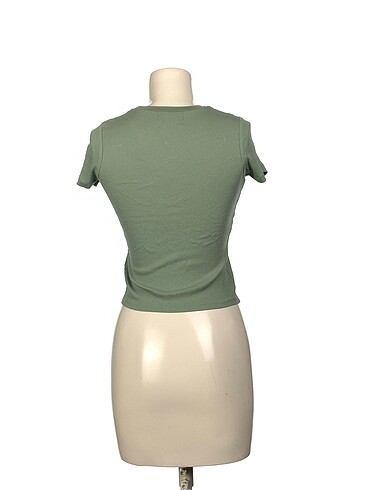 l Beden Pull and Bear T-shirt %70 İndirimli.