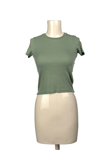 Pull and Bear T-shirt %70 İndirimli.