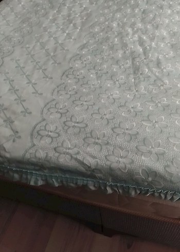 Nakışlı Beyaz Yatak Örtüsü - Görsel 2