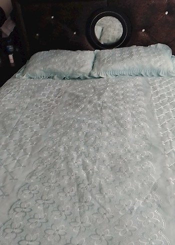 Nakışlı Beyaz Yatak Örtüsü - Görsel 5