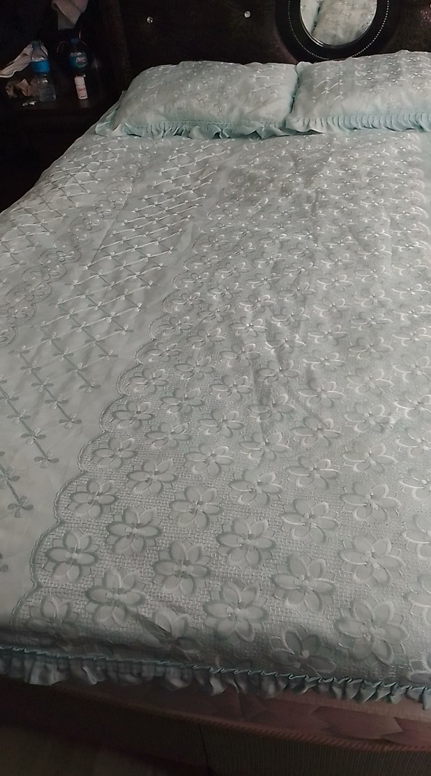 Nakışlı Beyaz Yatak Örtüsü - Görsel 3