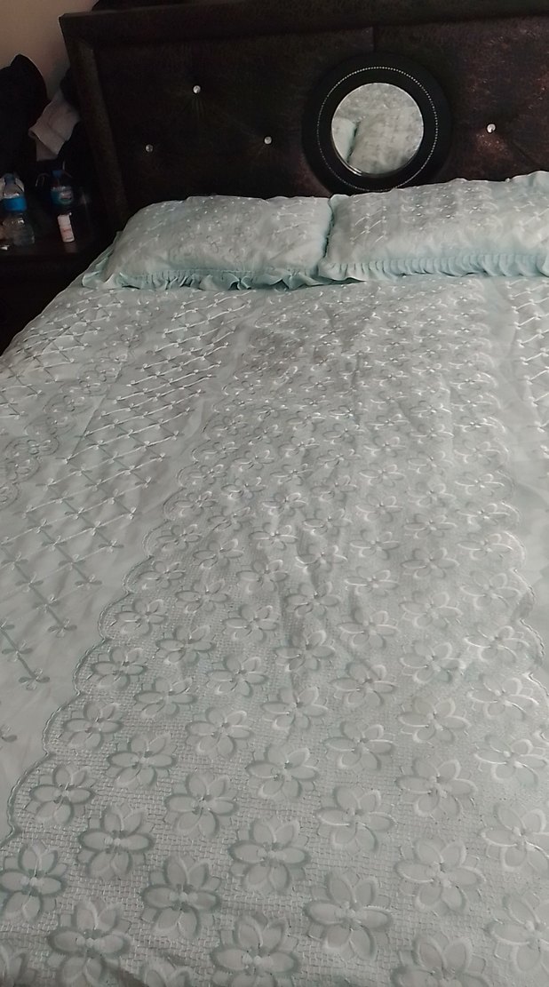 Nakışlı Beyaz Yatak Örtüsü - Görsel 4