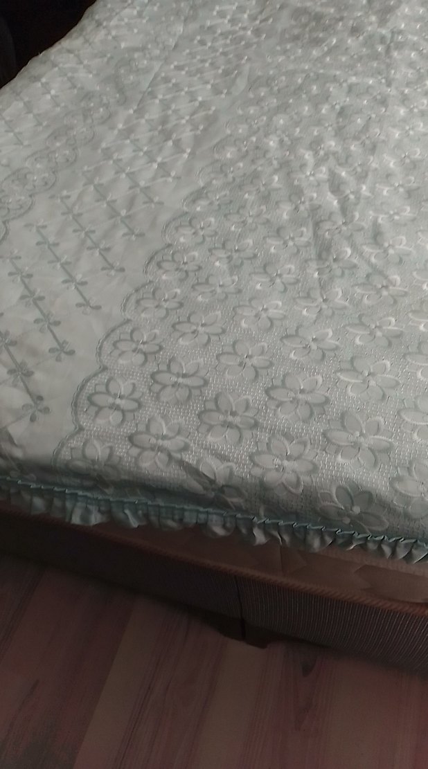 Nakışlı Beyaz Yatak Örtüsü - Görsel 2