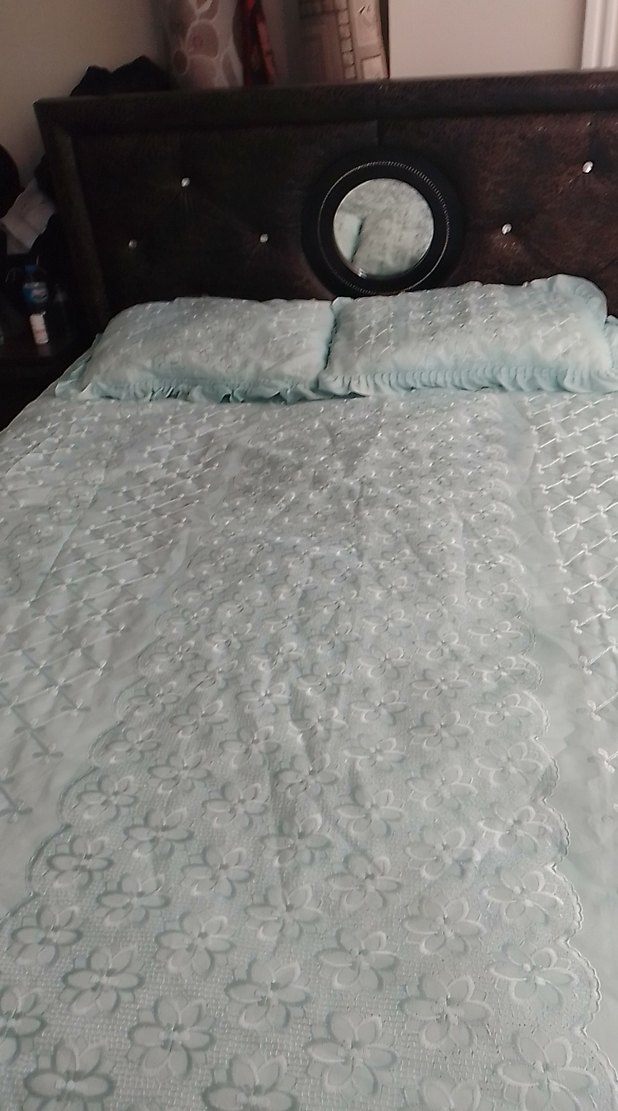 Nakışlı Beyaz Yatak Örtüsü - Görsel 5