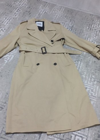 zara trenckot