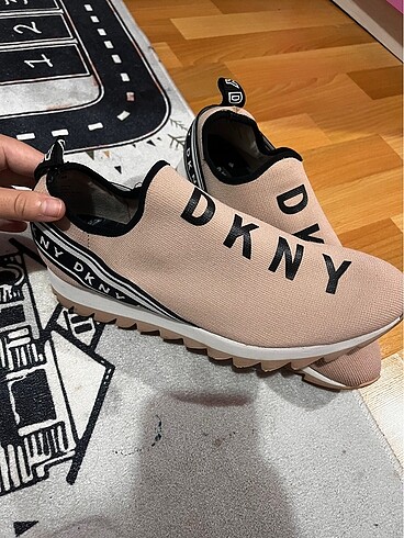 DKNY pembe ayakkabı