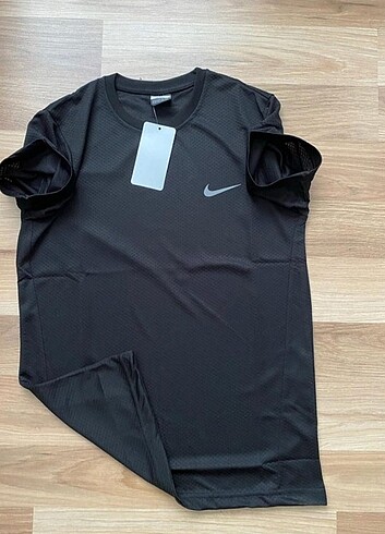 NİKE TİŞÖRT UNDER ARMOUR 