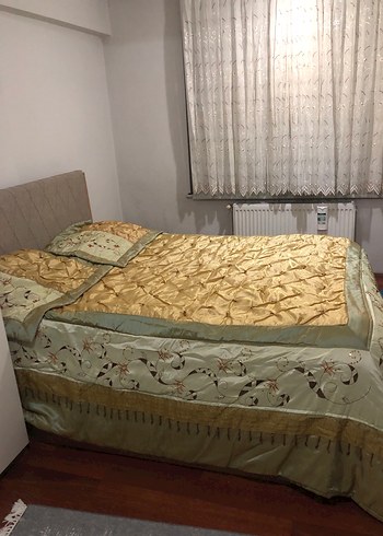 İşlemeli Parlak Altın Renk Yatak Örtüsü - Görsel 4