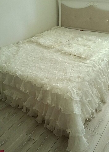 Beyaz prenses yatak örtüsü 